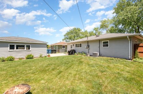 9322 Saric Dr, Hammond, IN 46322-2941