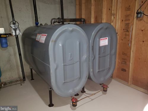 4260 Wyndemere Cir, Schnecksville PA  18078-3527 exterior