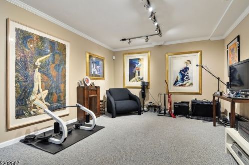 17 Riga Ct, Scotch Plains, NJ 07076-2059