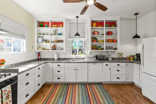 2927 Bernardo De Galvez Ave, Galveston TX 77550 exterior