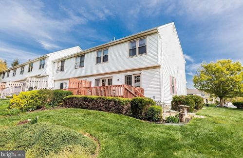 18 Townsend Ct, Lancaster PA  17603-6797 exterior