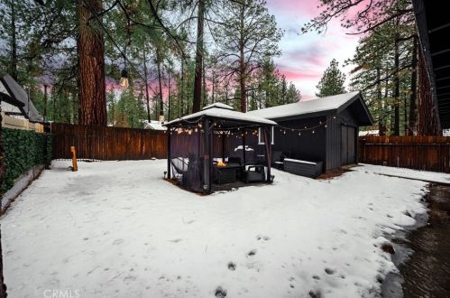 328 Sherwood Blvd, Big Bear City CA  92314 exterior