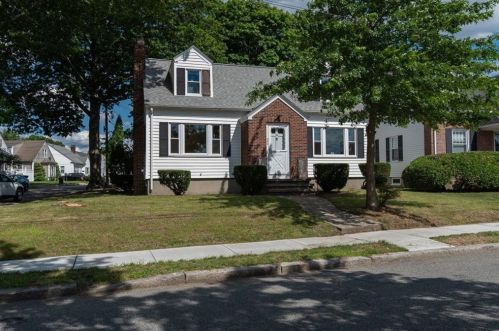 393 Sharon St, Providence, RI 02908-2221