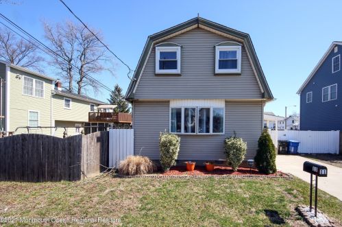 11 Harbor Way, Middletown, NJ 07748-5811