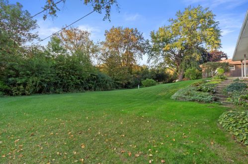 5830 Lakeview Dr, Greendale WI 53129-1937 exterior