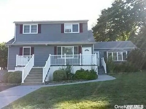 111 Lincoln Dr, San Remo, NY 11754-3025