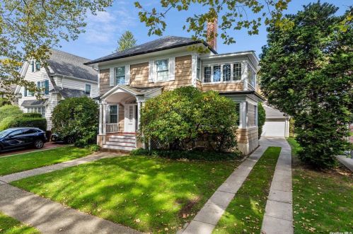 53 Ontario Rd, Floral Park, NY 11001-4116
