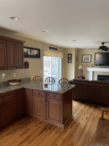 7 Grove St, Deep River CT  06417-1710 exterior