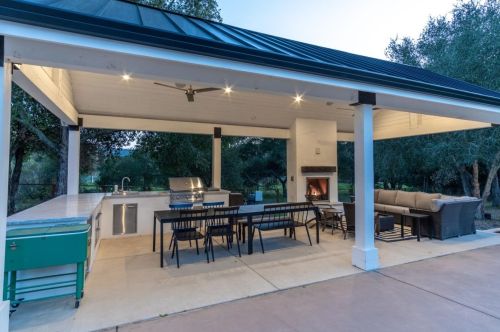 10555 Watsonville Rd, Gilroy CA  95020-9433 exterior