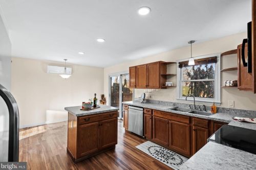 1729 Nottingham Dr, Fredericksburg VA  22408-9674 exterior
