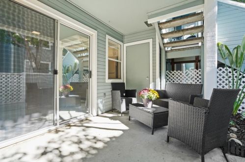 858 Boardwalk Pl, Redwood City CA  94065-1806 exterior