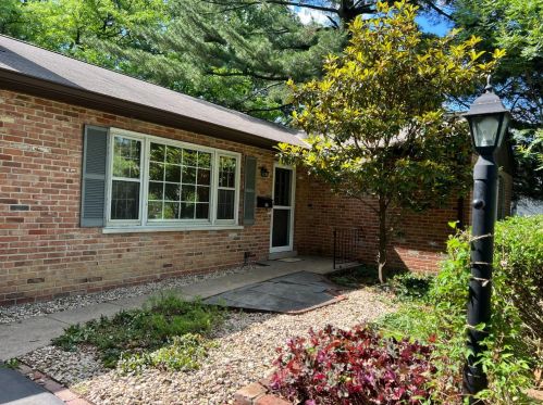 8521 Cavalier Dr, Cincinnati, OH 45231-5036