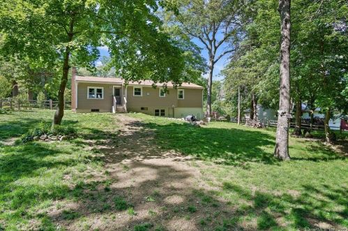 6 East Dr, Gales Ferry CT  06335-1610 exterior