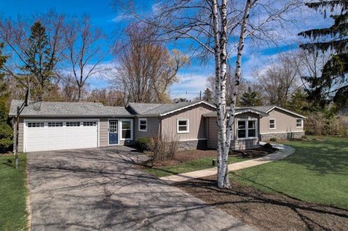 9154 Pelham Pkwy, Milwaukee WI  53217-1860 exterior