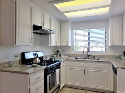 5325 Denny Ave, North Hollywood CA  91602-3218 exterior