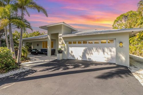 657 91 Ave, Naples FL 34108-2424 exterior