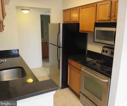 1712 Abercromby Ct, Herndon, VA 20190-3590