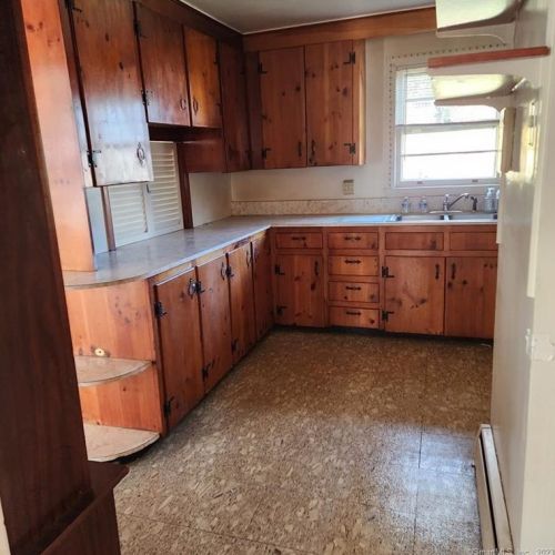 16 Eastwood Rd, Groton CT  06340-6011 exterior