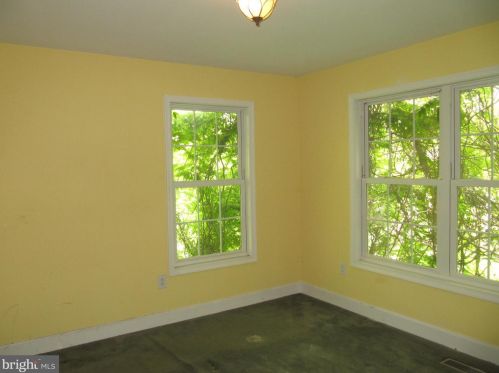 28 Berkshire Dr, Shrewsbury PA  17361-1130 exterior