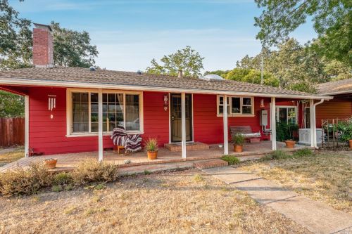 8500 Side Potter Valley Rd, Potter Valley, CA 95469-9761