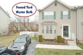 365 Center St, Hanover, PA 17331-3482