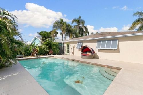 810 103rd Ave, Naples, FL 34108-3223