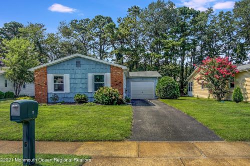 11 Kent Dr, Bricktown, NJ 08723-7128
