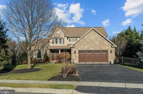 11 Essex Dr, Carlisle, PA 17015-3198