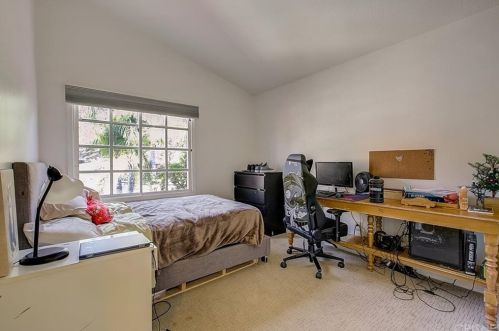 136 Valero Cir, Calabasas CA  91377-5551 exterior