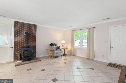 214 Hampton Dr, Spotsylvania VA 22551-8747 exterior