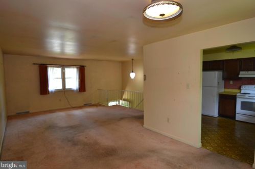 517 Wayne Dr, Navy Sup Dpt PA  17055-4985 exterior