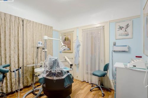 478 36 St, Oakland CA 94609-2327 exterior