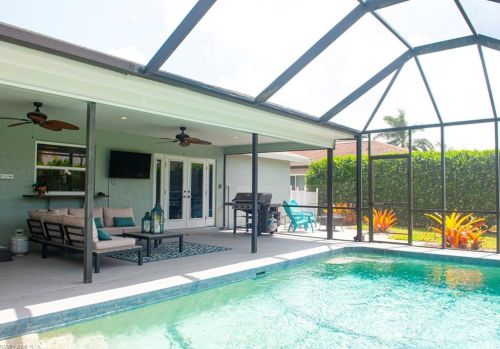 9735 Oxford St, Naples, FL 34109-1617