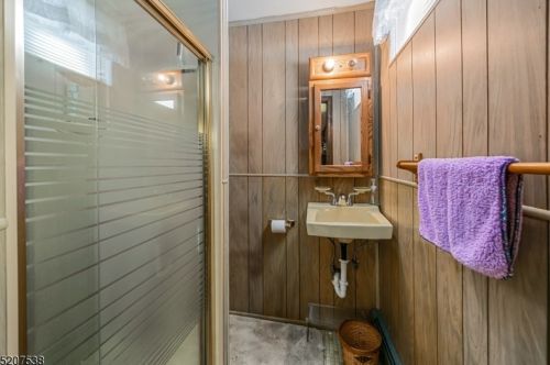 14 Reading Rd, Hopatcong NJ  07843-1023 exterior