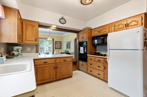 3140 32, Milwaukee WI 53215-4233 exterior