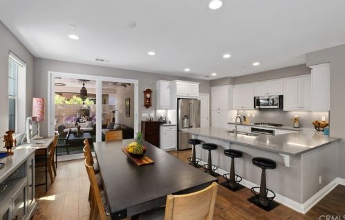 216 Compass, Irvine CA  92618-1154 exterior