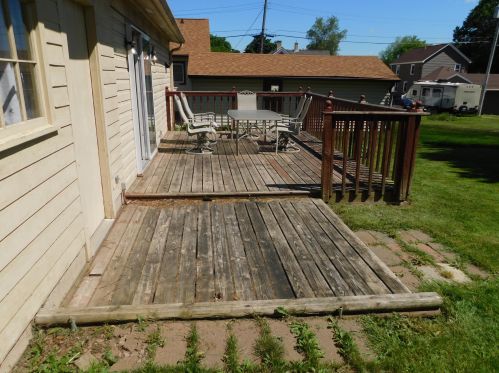 1202 Riverview Dr, Kewaskum WI  53040-9782 exterior