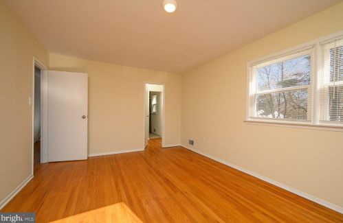 16 Gloucester Ln, Trenton NJ  08618-1006 exterior