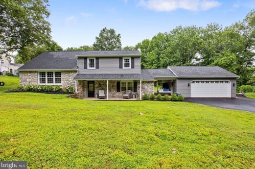 165 Lehigh Dr, Southampton, PA 18954-1956