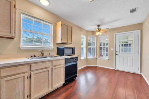 1916 Summer Hills Ln, Fort Walton Beach FL  32547-7036 exterior