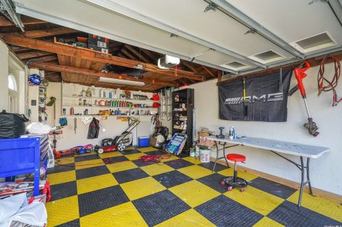 250 Bixley Heath, Lynbrook NY  11563-3143 exterior