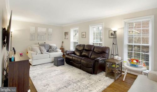 5666 Sutherland Ct, Springfield VA  22015-1850 exterior