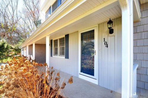 104 Brookview Rd, Windsor, CT 06095-2642