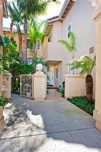 640 Kingswood Ln, Simi Valley, CA 93065-7688