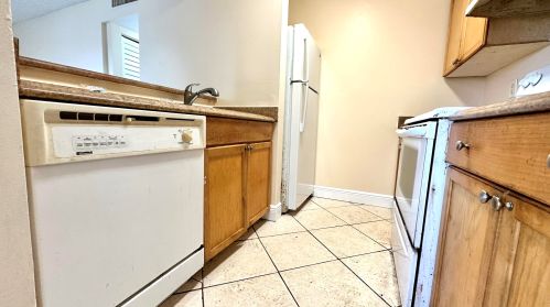 515 Meadows Cir, Boynton Beach FL  33436-8934 exterior