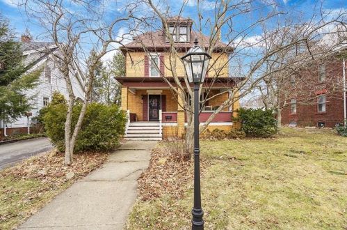 411 Woodland Ave, Grove City, PA 16127-1823