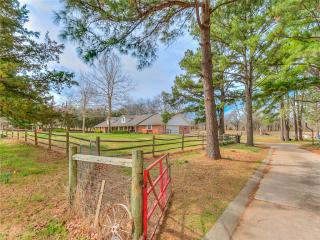 26 Horseshoe Ln, Dale, OK 74851-8413