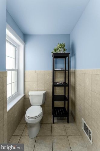 2217 Carpenter St, Philadelphia PA 19146-2517 exterior