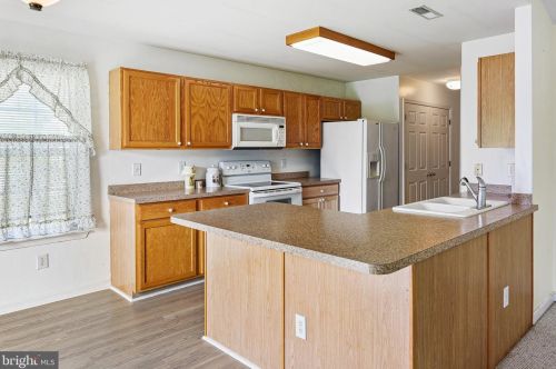 196 Darby Cir, Dover, DE 19904-6035
