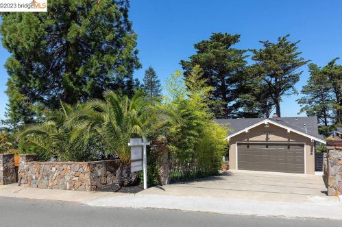 6361 Ascot Dr, Oakland CA 94611-1710 exterior